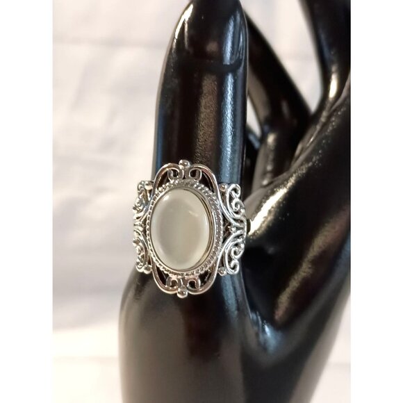 Gorgeous Vintage Moonstone Ring Size 9 Silver Plated New in Gift Box Jewelry - Picture 1 of 3